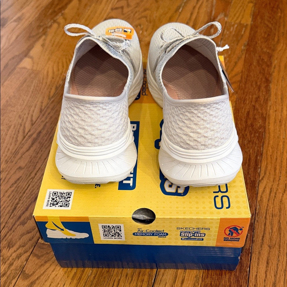 Women’s Lightweight Knit Sneakers in Light Gray and White - Picture 4 of 7